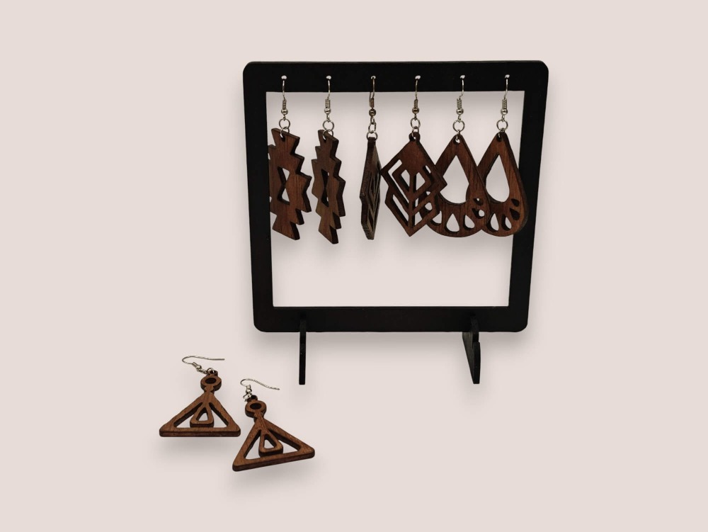 Houten oorhangers in African style made by PAS CREATIONS